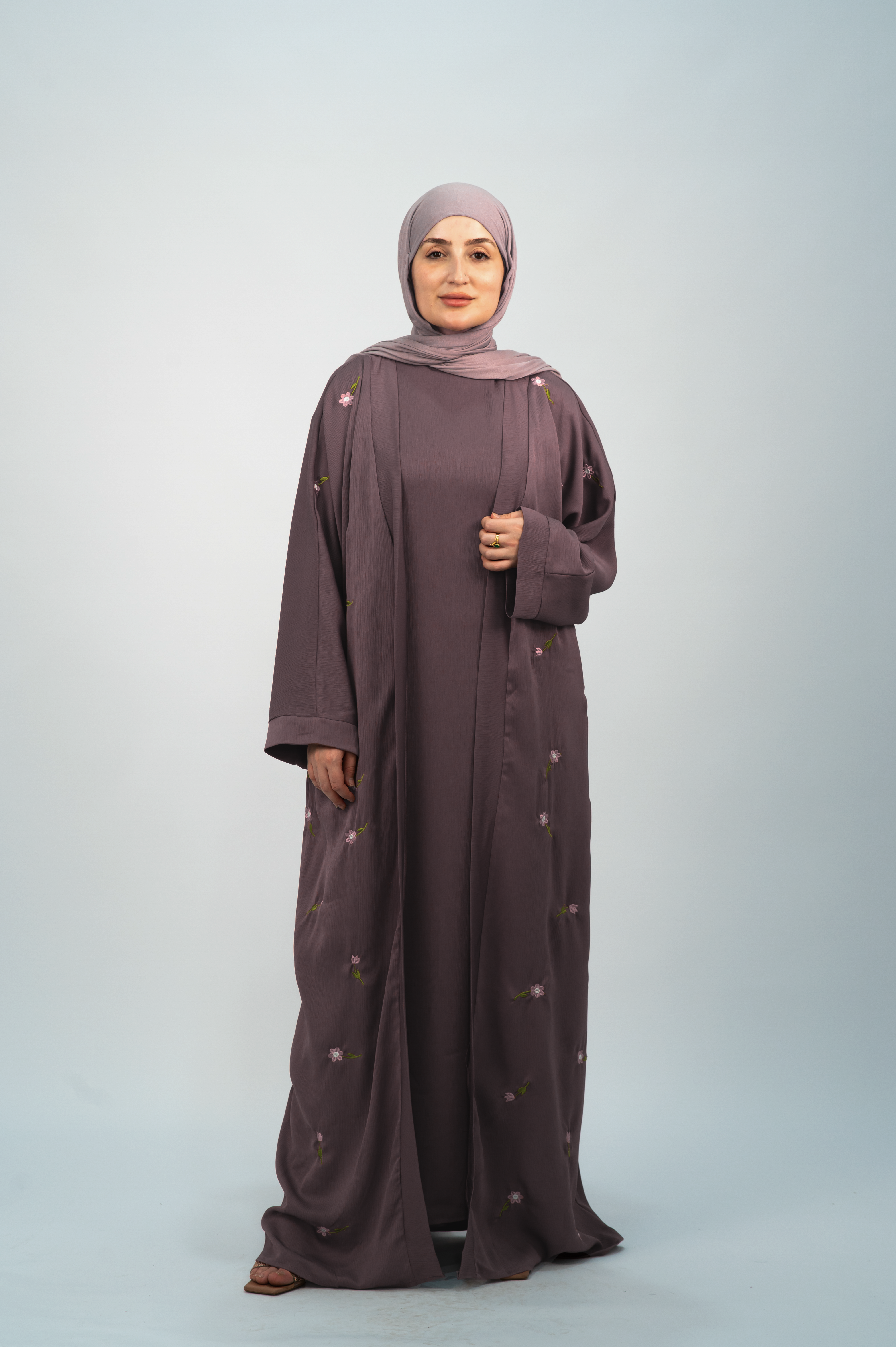 abaya aubergine Amira riaa